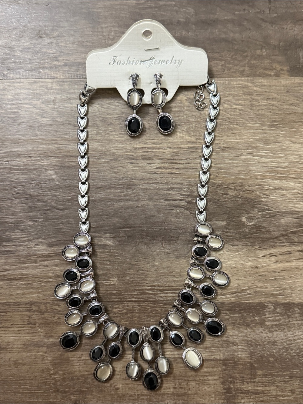 NWT Fashion Jewelry Silver-Tone Black & Cream Statement Necklace and Earring Set